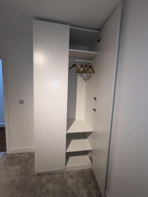 New Lux 1 Or 2 Bed Flats + Car Park + 5min Tube + Fast Wifi Appartement Londres