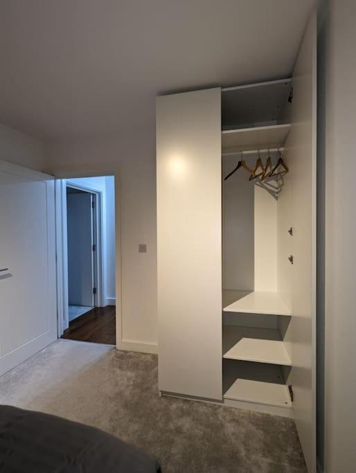 New Lux 1 Or 2 Bed Flats + Car Park + 5min Tube + Fast Wifi Appartement
