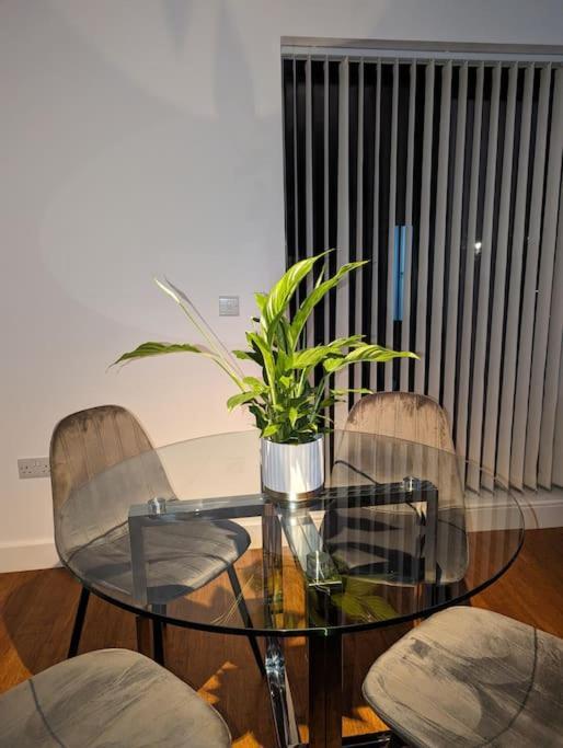 New Lux 1 Or 2 Bed Flats + Car Park + 5min Tube + Fast Wifi * Londres