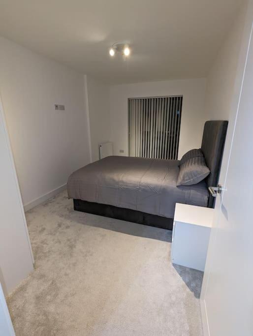 New Lux 1 Or 2 Bed Flats + Car Park + 5min Tube + Fast Wifi Londres