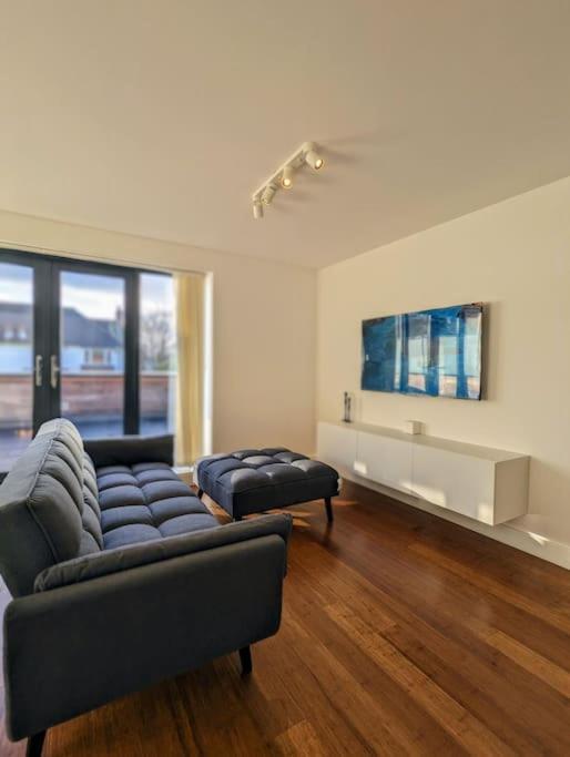 New Lux 1 Or 2 Bed Flats + Car Park + 5min Tube + Fast Wifi