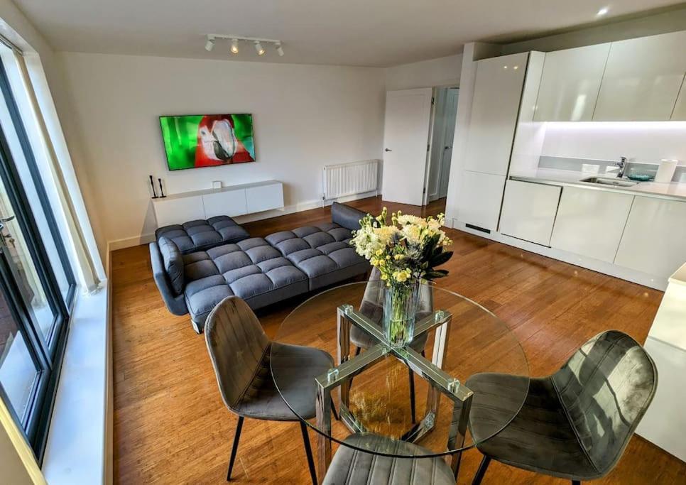 New Lux 1 Or 2 Bed Flats + Car Park + 5min Tube + Fast Wifi Appartement Londres