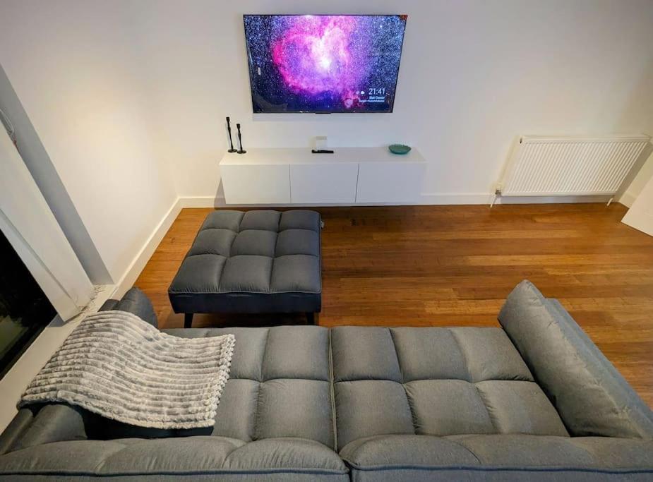 New Lux 1 Or 2 Bed Flats + Car Park + 5min Tube + Fast Wifi