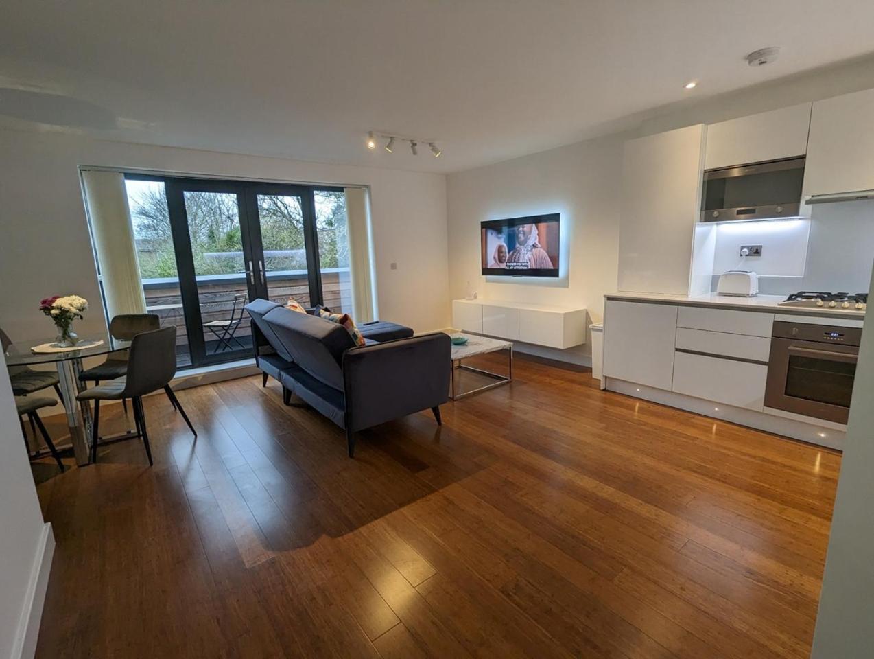 New Lux 1 Or 2 Bed Flats + Car Park + 5min Tube + Fast Wifi Appartement Londres