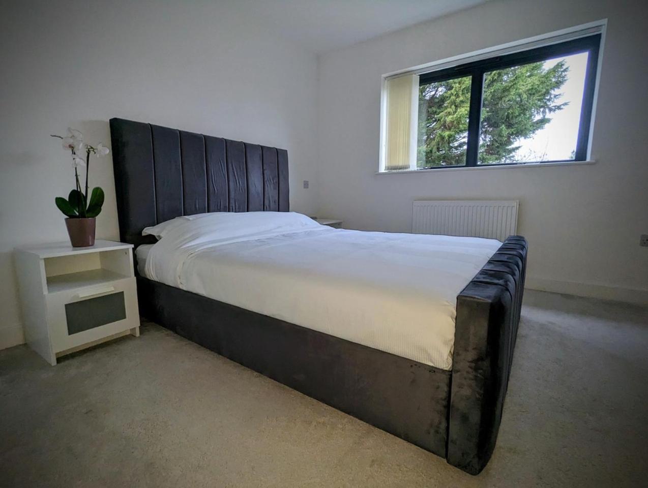 New Lux 1 Or 2 Bed Flats + Car Park + 5min Tube + Fast Wifi Londres